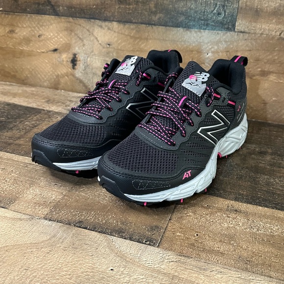 New Balance 573 V3 Black and Pink Size 7 Trail Runner ✨ NEW - Picture 2 of 8